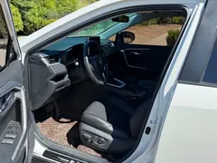 2022 Toyota Wildlander 2.0L CVT 2WD Luxury, белый — фото 4