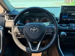 2022 Toyota Wildlander 2.0L CVT 2WD Luxury, белый — фото 11