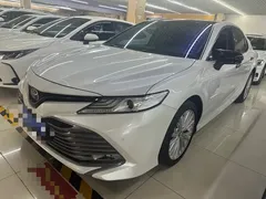 2021 Toyota Camry 2.5G Luxury, белый — фото 1