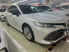 2021 Toyota Camry 2.5G Luxury, белый — фото 3