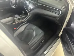 2021 Toyota Camry 2.5G Luxury, белый — фото 9