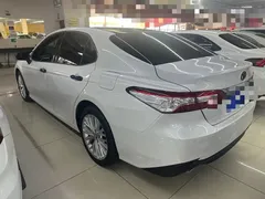 2021 Toyota Camry 2.5G Luxury, белый — фото 10
