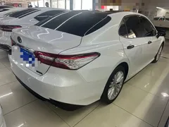 2021 Toyota Camry 2.5G Luxury, белый — фото 12