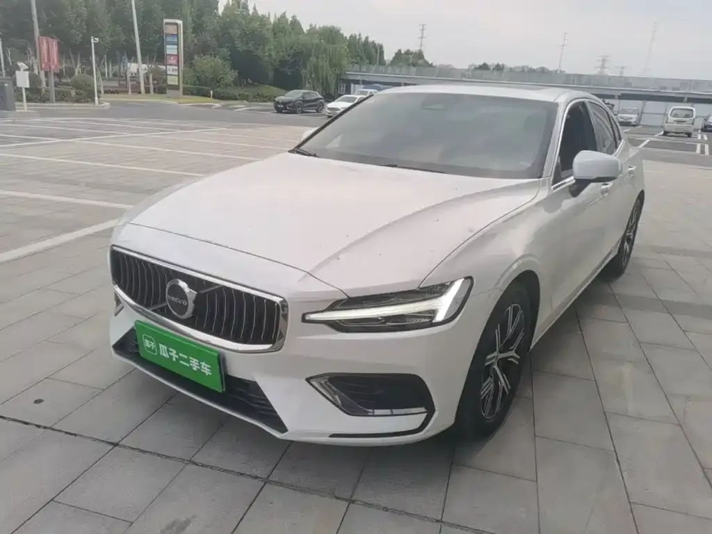 2023 Volvo S60 B4 Luxury