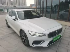 2023 Volvo S60 B4 Luxury, белый — фото 4
