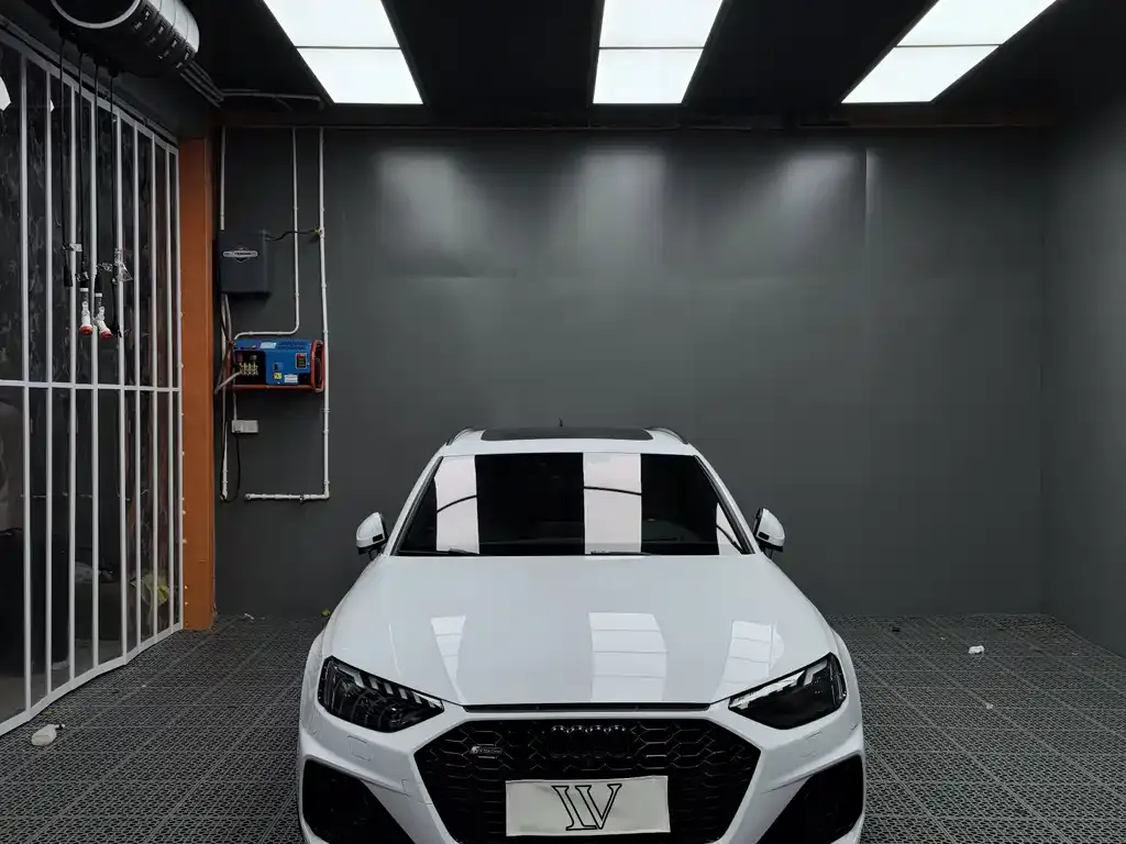 2021 Audi RS 4 Avant Black Edition