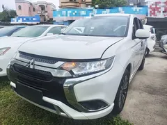 2021 Mitsubishi Outlander 2.0L 2WD 5, белый — фото 2