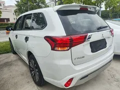 2021 Mitsubishi Outlander 2.0L 2WD 5, белый — фото 5