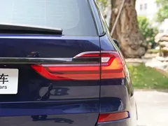 2021 BMW X7 xDrive40i M, синий — фото 10
