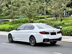 2021 BMW 5 Series 525Li M, белый — фото 11