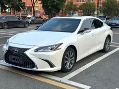 2021 Lexus ES 200, белый — фото 1