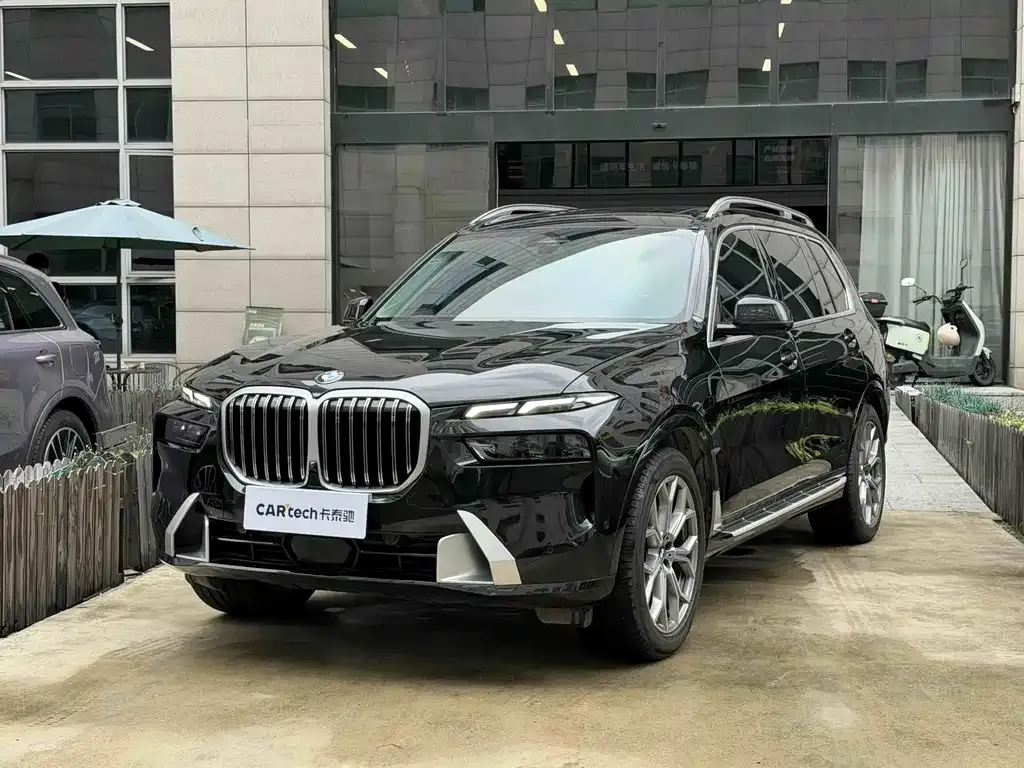 2023 BMW X7 xDrive40i Luxury Package