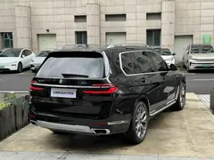 2023 BMW X7 xDrive40i Luxury Package, чёрный — фото 4