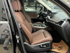 2023 BMW X7 xDrive40i Luxury Package, чёрный — фото 9
