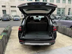2023 BMW X7 xDrive40i Luxury Package, чёрный — фото 14