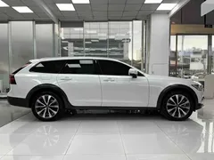 2021 Volvo V90 Cross Country B5 AWD, белый — фото 4