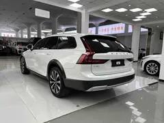 2021 Volvo V90 Cross Country B5 AWD, белый — фото 7