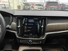 2021 Volvo V90 Cross Country B5 AWD, белый — фото 21
