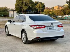2021 Toyota Camry Hybrid 2.5HGVP Advanced, белый — фото 5