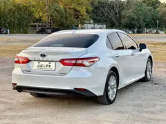 2021 Toyota Camry Hybrid 2.5HGVP Advanced, белый — фото 6