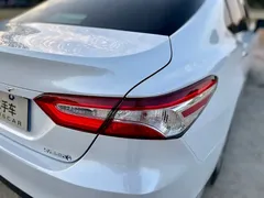 2021 Toyota Camry Hybrid 2.5HGVP Advanced, белый — фото 9