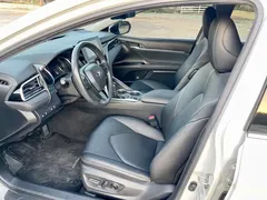 2021 Toyota Camry Hybrid 2.5HGVP Advanced, белый — фото 11