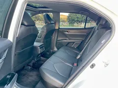 2021 Toyota Camry Hybrid 2.5HGVP Advanced, белый — фото 13
