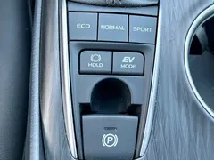 2021 Toyota Camry Hybrid 2.5HGVP Advanced, белый — фото 19