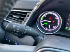 2021 Toyota Camry Hybrid 2.5HGVP Advanced, белый — фото 21
