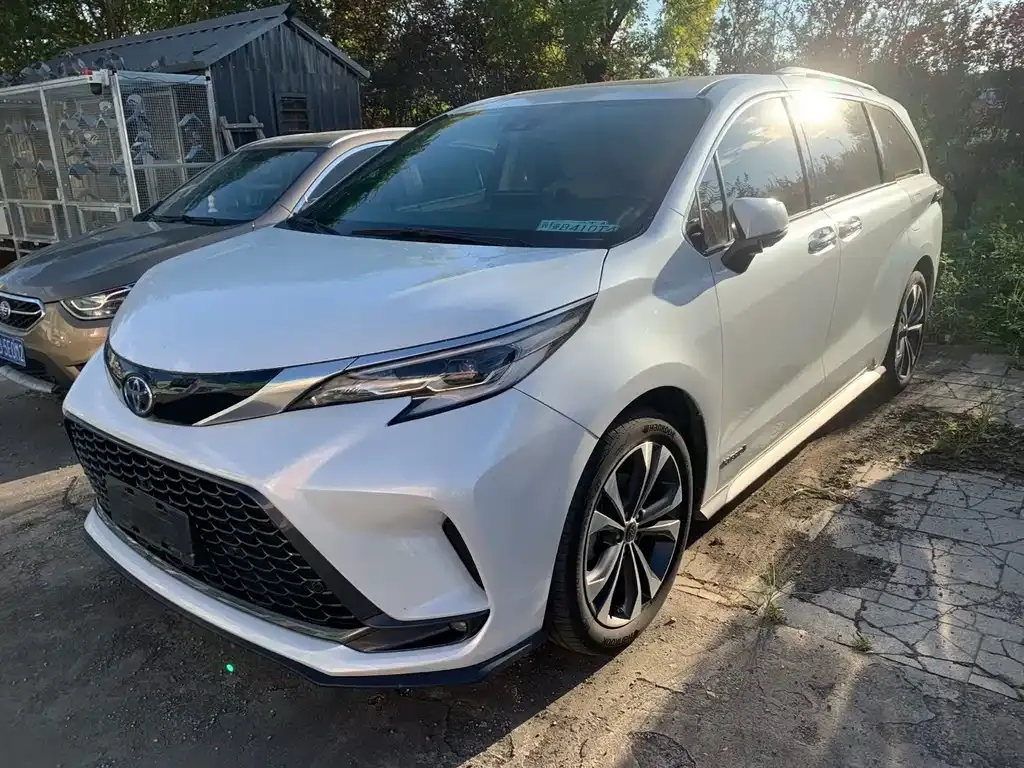 2023 Toyota Granvia 2.5L Hybrid PLUS