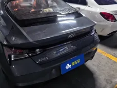 2021 Hyundai Elantra 1.5L CVT LUX Premium — фото 4