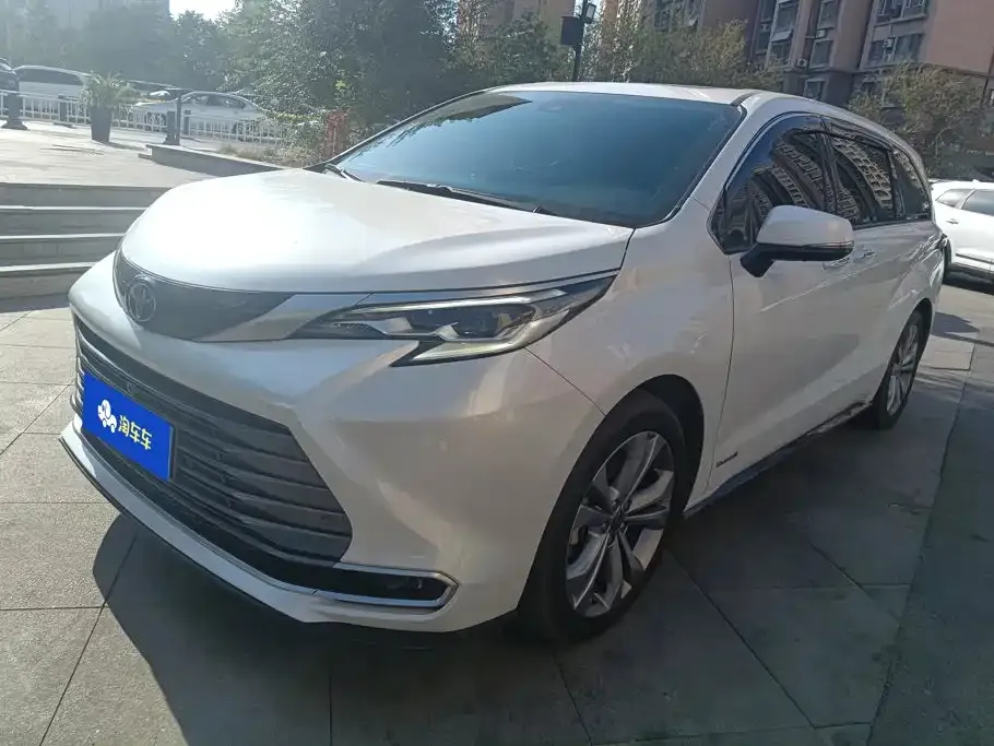 2023 Toyota Sienna 2.5L Hybrid Premium
