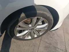 2023 Toyota Sienna 2.5L Hybrid Premium, белый — фото 6