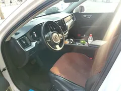 2023 Volvo XC60 4WD Luxury, белый — фото 16