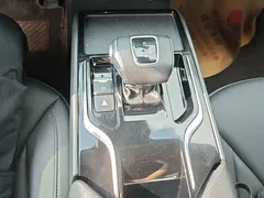 2023 Hongqi E-QM5, чёрный — фото 14