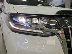 2021 Toyota Alphard Hybrid 2.5L Premium, белый — фото 12
