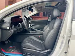 2022 Hyundai Elantra 1.5L CVT LUX Premium, белый — фото 5