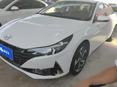 2021 Hyundai Elantra 1.5L CVT LUX Premium, белый — фото 1