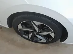 2021 Hyundai Elantra 1.5L CVT LUX Premium, белый — фото 6