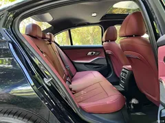 2025 BMW 3 Series 330i M, чёрный — фото 11