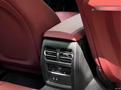 2025 BMW 3 Series 330i M, чёрный — фото 21