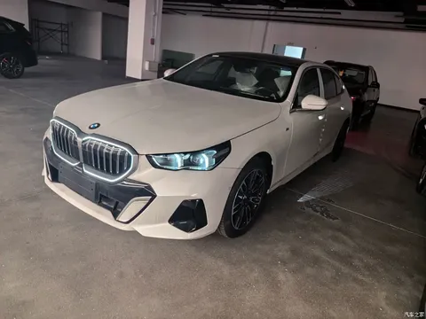 2025 BMW 5 Series 530Li M