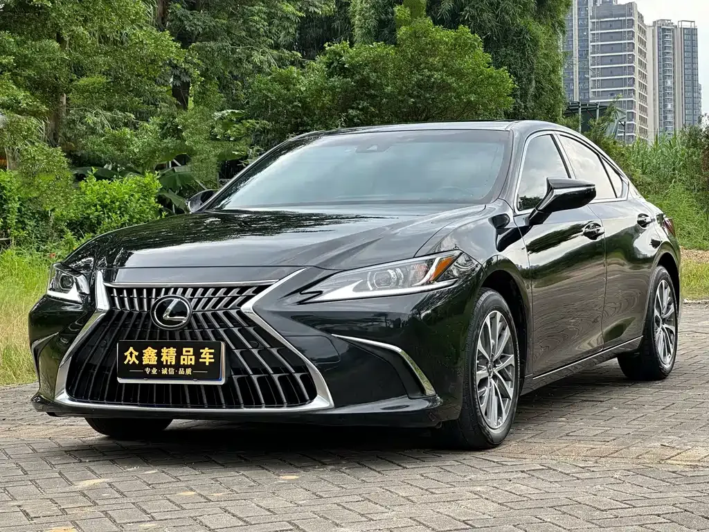 2022 Lexus ES 200