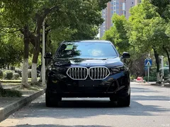 2023 BMW X6 xDrive30i M, чёрный — фото 2