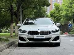 2022 BMW 8 Series 840i xDrive M, белый — фото 2