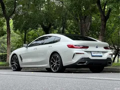 2022 BMW 8 Series 840i xDrive M, белый — фото 6