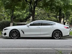 2022 BMW 8 Series 840i xDrive M, белый — фото 7