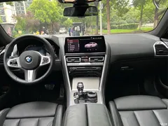 2022 BMW 8 Series 840i xDrive M, белый — фото 12