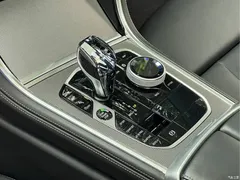 2022 BMW 8 Series 840i xDrive M, белый — фото 18
