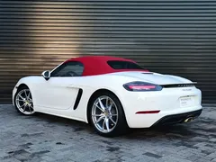 2022 Porsche 718 Boxster 2.0T, белый — фото 11